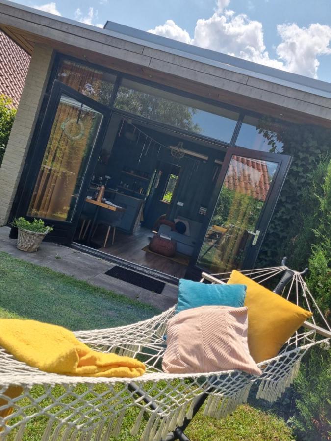 Tiny House In De Boomgaard Bed & Breakfast Stad aan 't Haringvliet Exterior photo